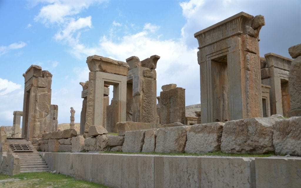 This image has an empty alt attribute; its file name is Ruins-of-the-Tachara-Palace-of-Darius-in-Persepolis-Carole-Raddato-1024x642.jpg