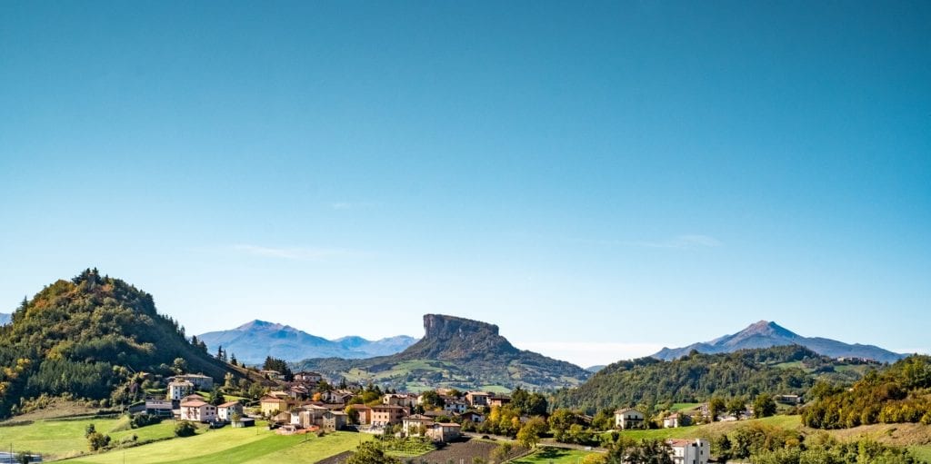 Rocca di Bismantova, Reggio © Giorgio Morara, Shutterstock italy's art towns via emilia 