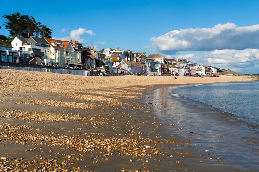 This image has an empty alt attribute; its file name is lyme_regis_dorset_ian-woolcock_Shutterstock-1024x682.jpg