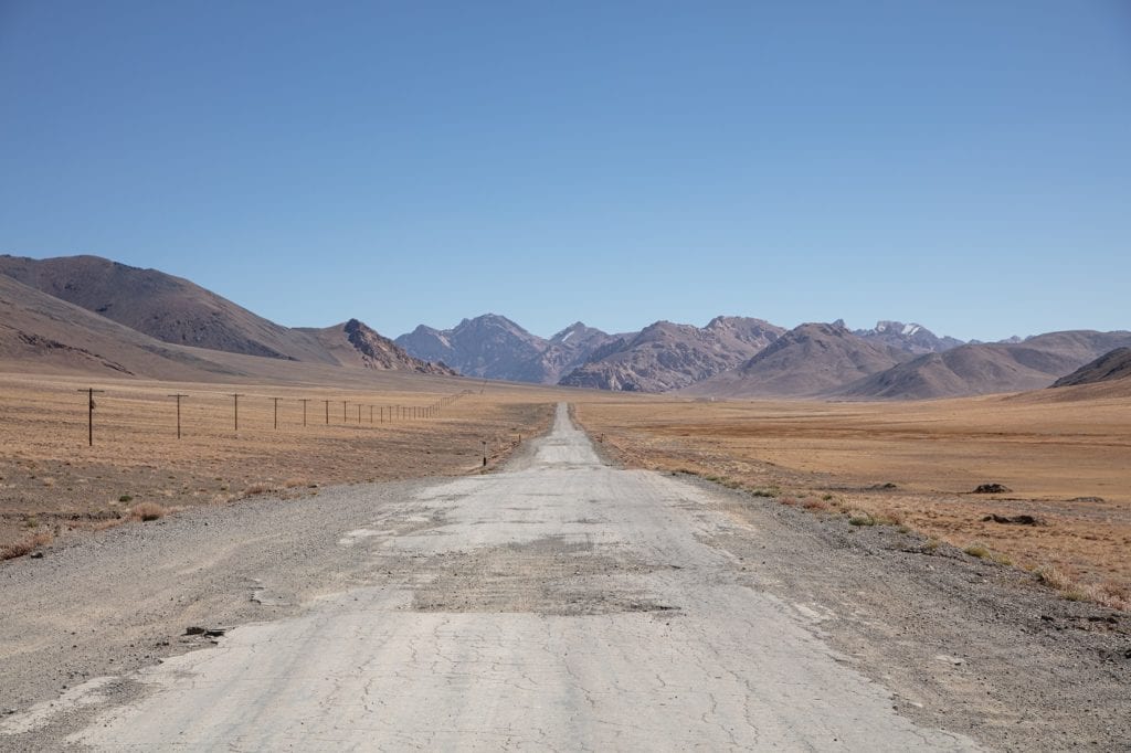 This image has an empty alt attribute; its file name is Pamir-Highway-2_Tajikistan-Nicole-Smoot-1024x682.jpg