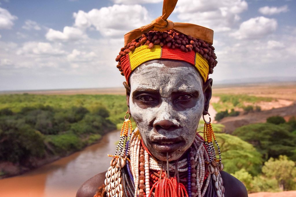 karo woman, south omo, ethiopia © Rod Waddington, Wikimedia Commons