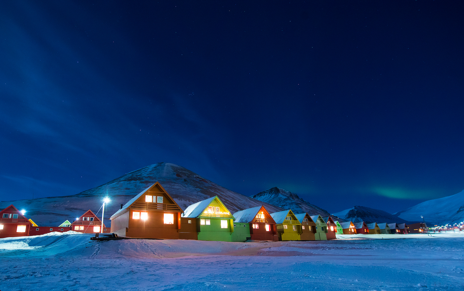 Best Time to See Midnight Sun in Svalbard 2023 - When to See