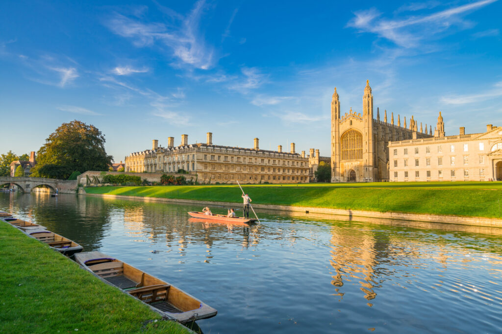 This image has an empty alt attribute; its file name is punting_cambridge_pajor_pawel_shutterstock-1024x683.jpg