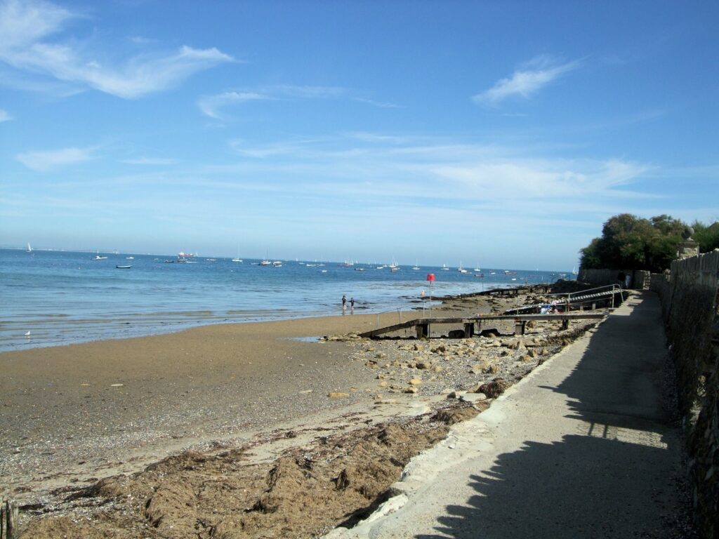 This image has an empty alt attribute; its file name is Beaches_Seaview_Isle_of_Wight_Paul_Gillett_WIkimedia_Commons-1024x768.jpg