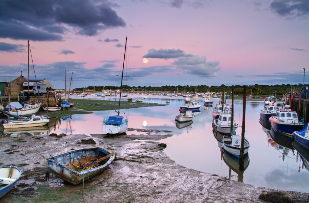 This image has an empty alt attribute; its file name is bembridge_harbour_IsleofWight_VisitIsleofWight-1024x671.jpg