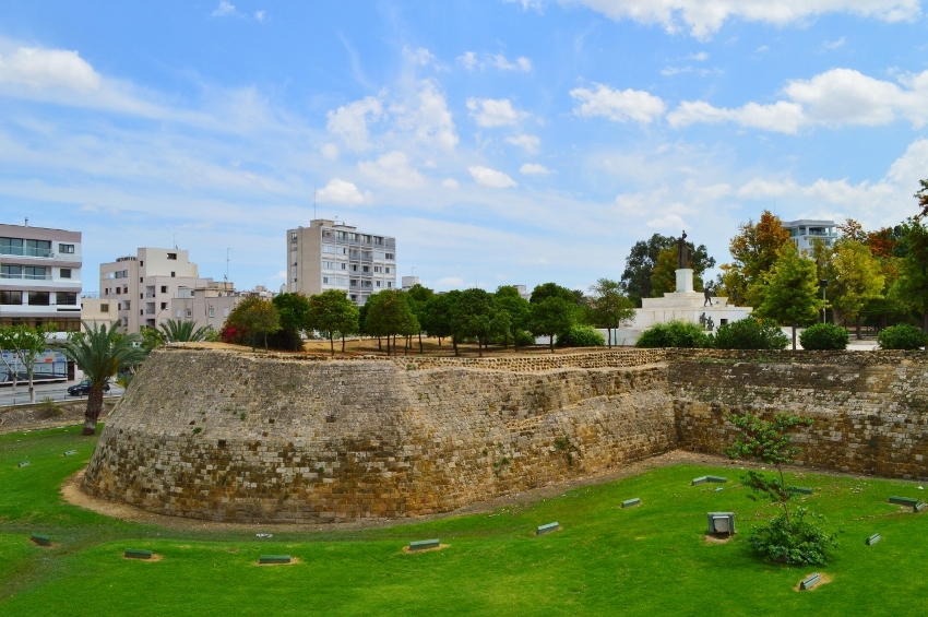 This image has an empty alt attribute; its file name is City_Walls_Lefkosa_North_Cyprus_NicosiaRepublicCyprus_Wikimedia_Commons.jpg