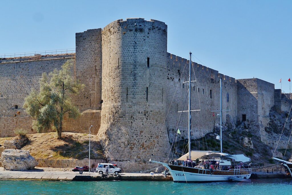 This image has an empty alt attribute; its file name is Kyrenia_castle_Girne_North_Cyprus_Zairon_Wikimedia_Commons-1024x684.jpg