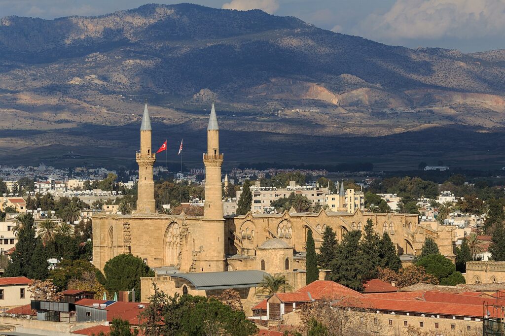 This image has an empty alt attribute; its file name is Shacolas_Tower_Mosque_Lefkosa_North_Cyrpus_A.Savin_Wikimedia_Commons-1024x682.jpg