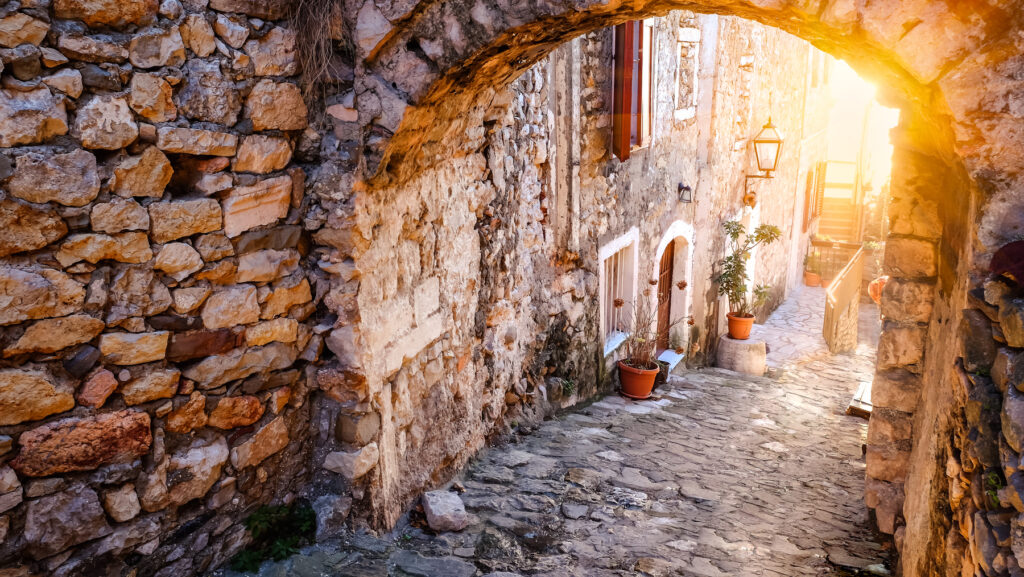 This image has an empty alt attribute; its file name is old_town_ulcinj_Montenegro_Shemyakina_Tatiana_Shutterstock-1024x577.jpg