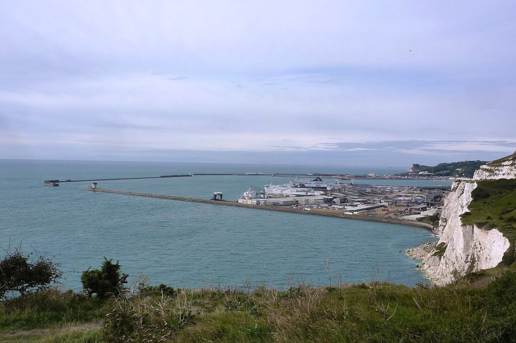 This image has an empty alt attribute; its file name is Dover_Harbour_Kent_England_Karol_Steele_Wikimedia_Commons-1024x682.jpg