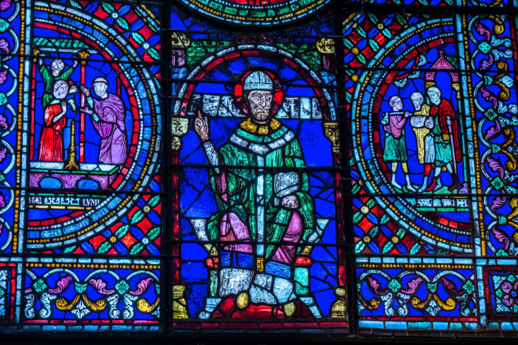 This image has an empty alt attribute; its file name is rsz_thomas_becket_stained_glass_window_canterbury_cathedral_kent_england__cynthia_liang_shutterstock-1024x683.jpg