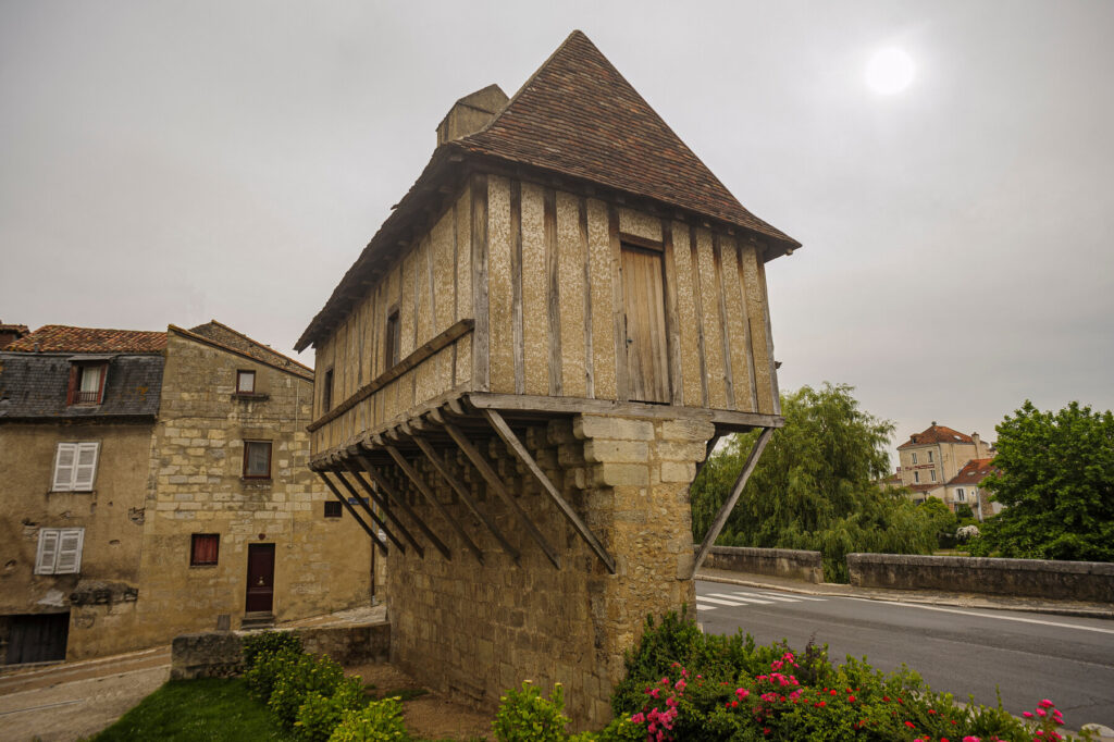 Périgueux medieval city walls 