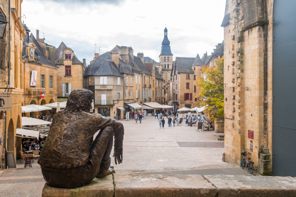 This image has an empty alt attribute; its file name is rsz_old_town_sarlat_france_jon_chica_shutterstock-1024x683.jpg