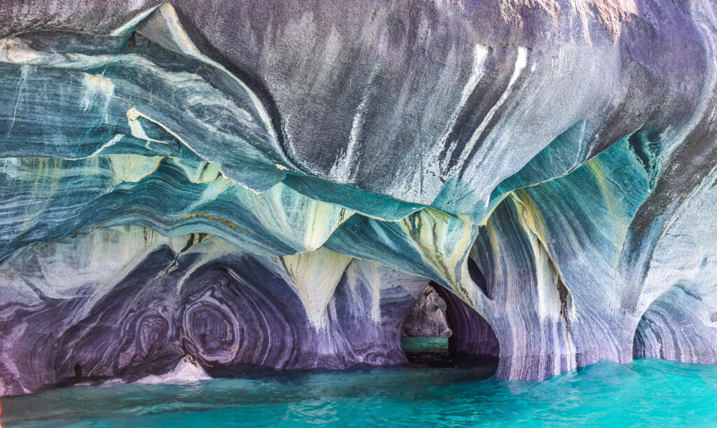 This image has an empty alt attribute; its file name is marble_caves_Carretera_Austral_Manon-van-Goethem_Shutterstock-1024x611.jpg