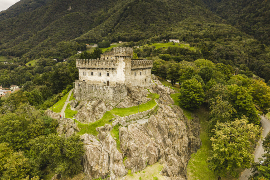 This image has an empty alt attribute; its file name is Castello_di_Sasso_Corbaro_Bellinzona_Switzerland_Nicola-Furer_Switzerland_Tourism-1024x682.jpg