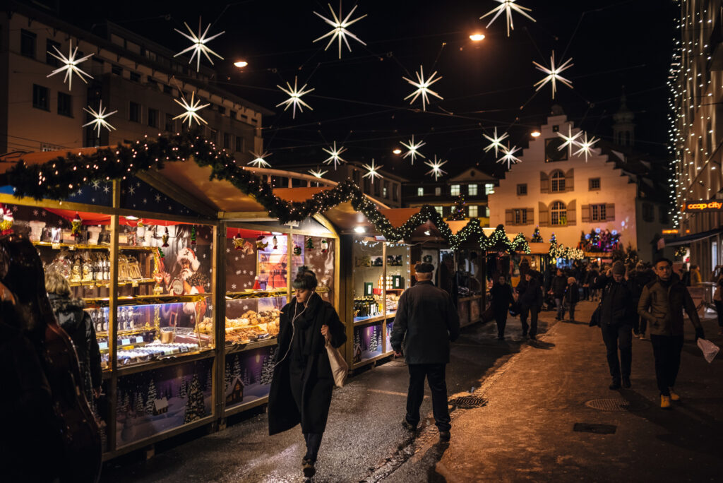 This image has an empty alt attribute; its file name is Christmas_market_St_Gallen_Switzerland_Andre-Meier_Switzerland_Tourism-1024x684.jpg