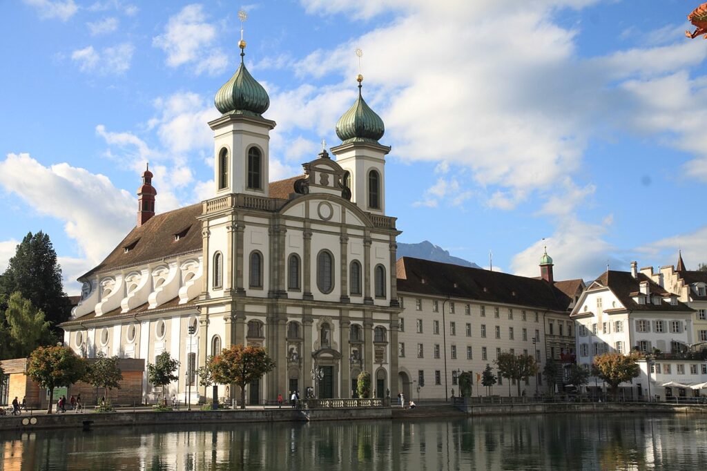 This image has an empty alt attribute; its file name is Jesuit_Church_Luzern_Switzerland_Martin-Thurnherr_Wikimedia_Commons-1024x682.jpg