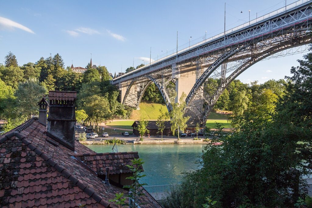 This image has an empty alt attribute; its file name is Kirchenfeldbrucke_Bern_Switzerland_%CE%A3%CF%80%CE%AC%CF%81%CF%84%CE%B1%CE%BA%CE%BF%CF%82_Wikimedia_Commons-1024x682.jpg