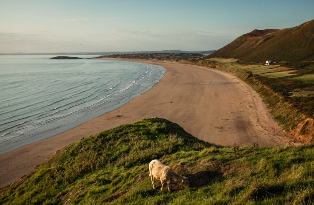 This image has an empty alt attribute; its file name is Rhossili_Bay_South_Wales_Visit_Wales-1024x668.jpg