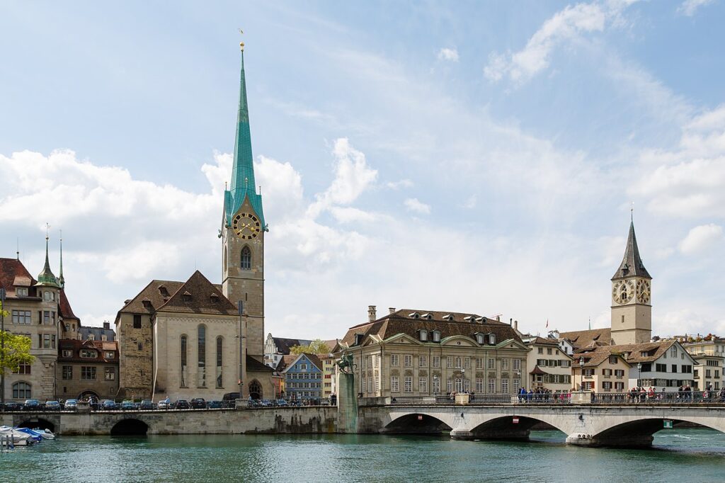 This image has an empty alt attribute; its file name is St_Peters_Zurich_Switzerland_CEphoto-Uwe-Aranas_Wikimedia_Commons-1024x682.jpg