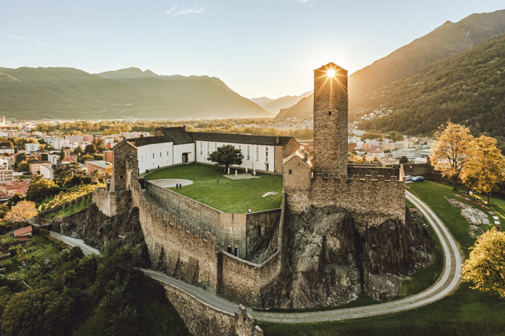 This image has an empty alt attribute; its file name is rsz_castelgrande_bellinzona_switzerland_christian_meixner_switzerland_tourism-1024x682.jpg