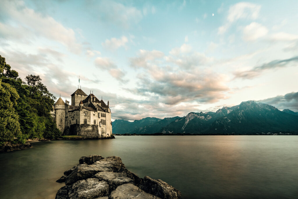 This image has an empty alt attribute; its file name is rsz_chillon_castle_switzerland_ivo_scholz_switzerland_tourism-1024x683.jpg