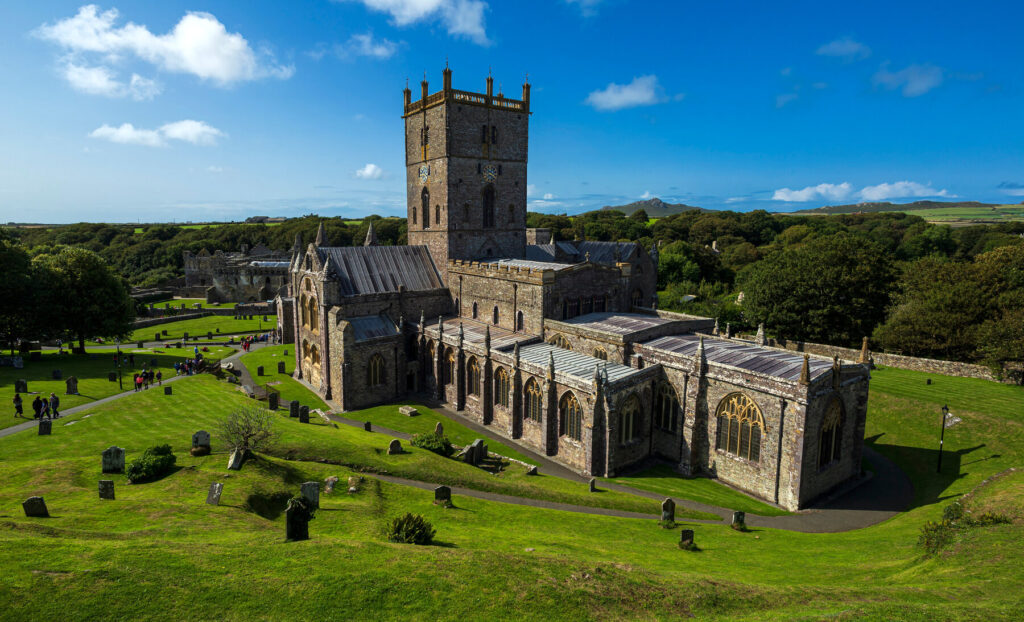 This image has an empty alt attribute; its file name is st_davids_cathedral_South_Wales_fulcanelli_shutterstock_-1024x622.jpg