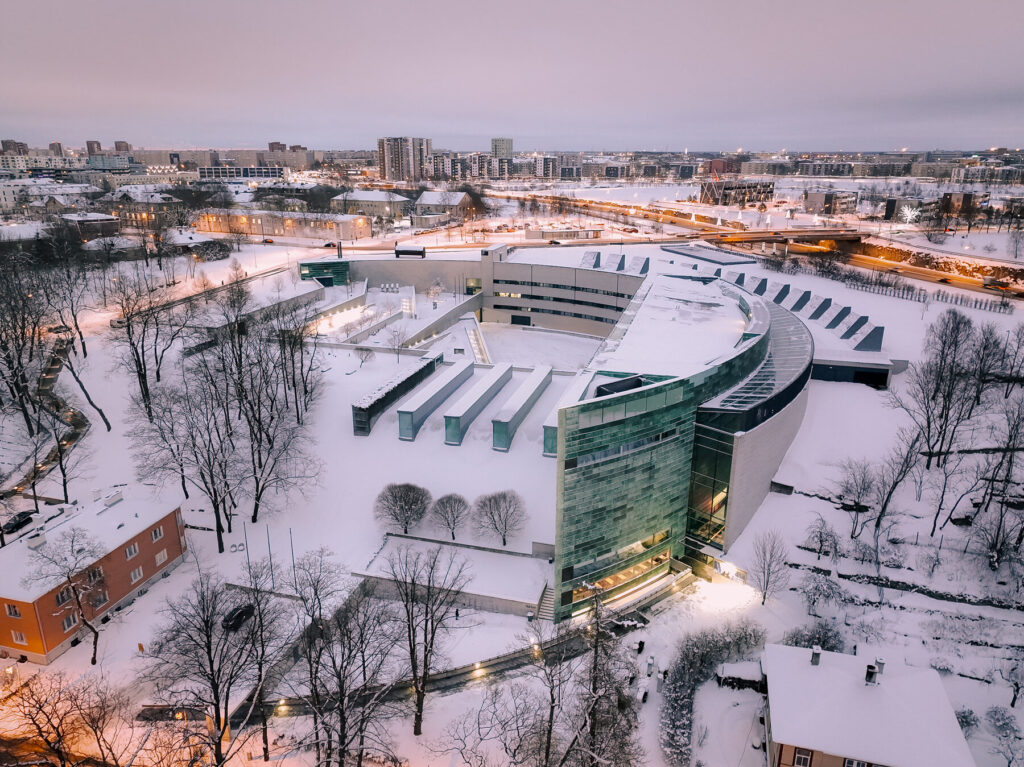 The Estonian Art Museum is covered with snow. 