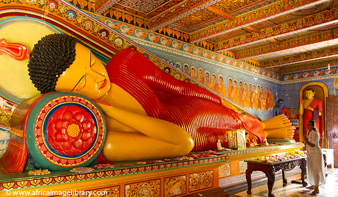 Isuruminya Temple at Anuradhapura is full of colourful statues 