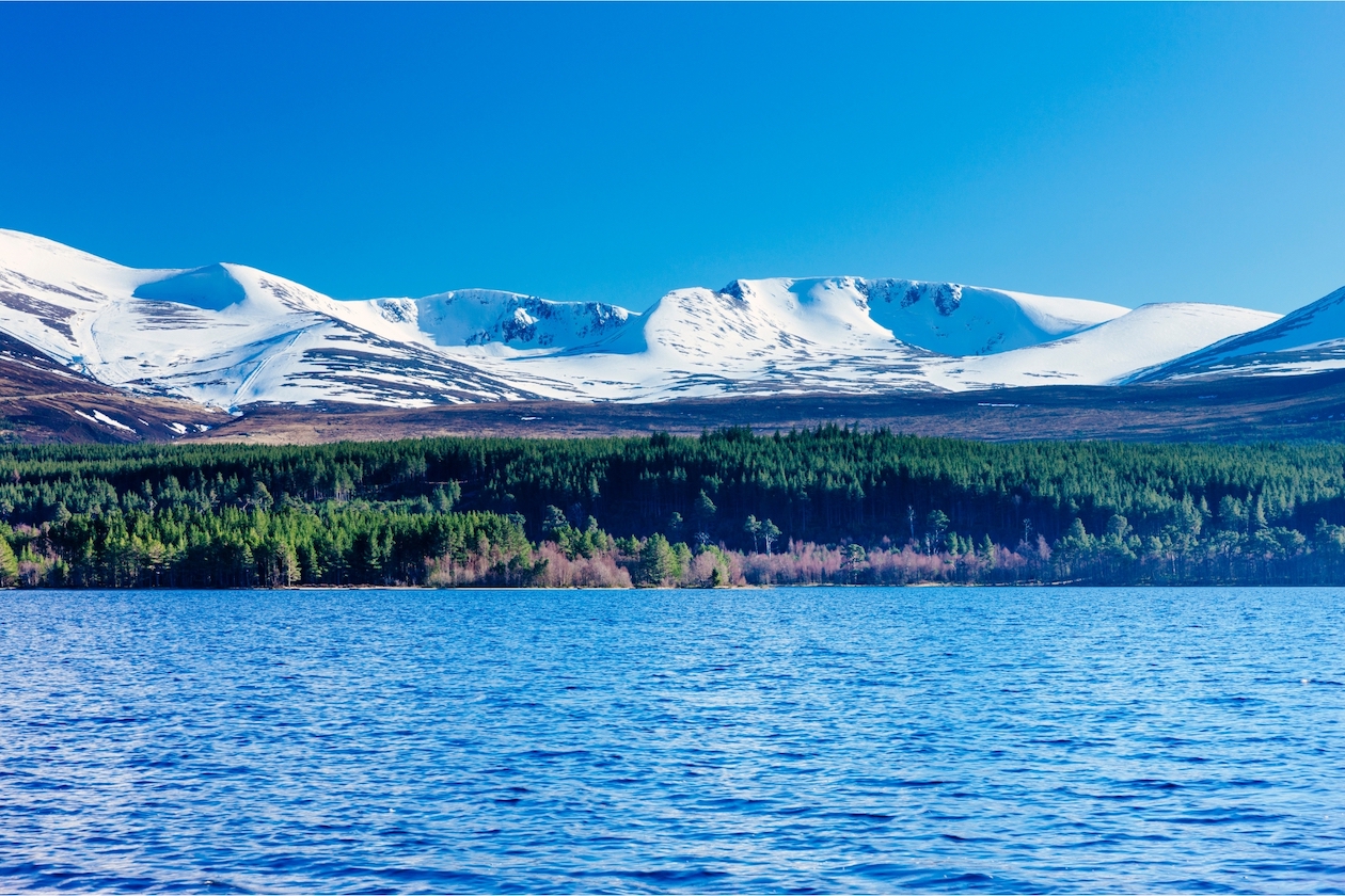 Loch Morlich with the Cairngorms in the background © Lucentius, Getty Images