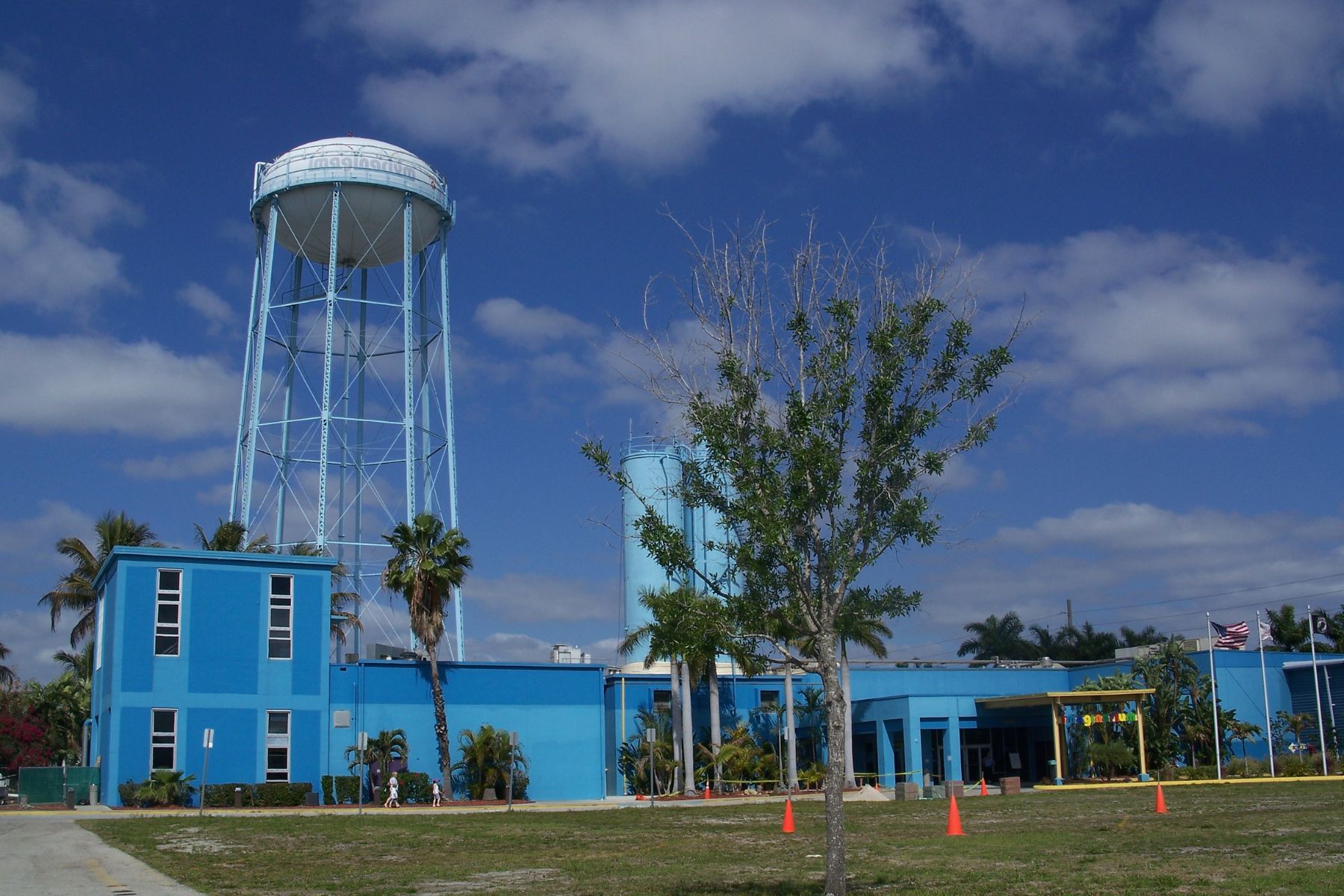 Exterior of the IMAG History and Science Center (with old sign: Imaginarium) in Fort Myers, Florida