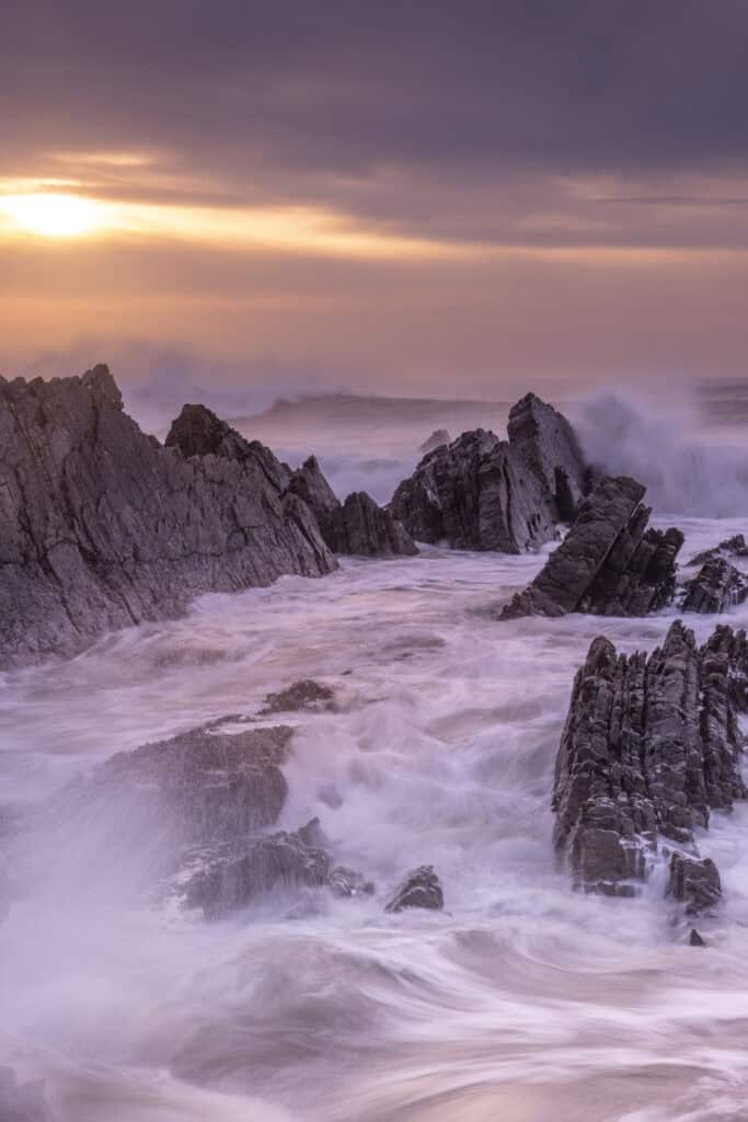 Stormy ocean in Hartland Peninsula, Devon - where to take photos in Britain