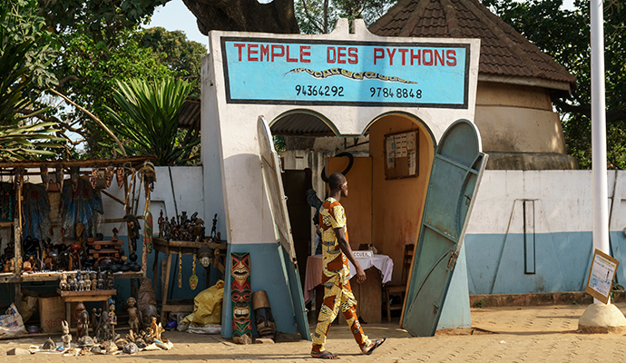 Temple des Pythons Benin De Dan Sloan, Wikimedia Commons
