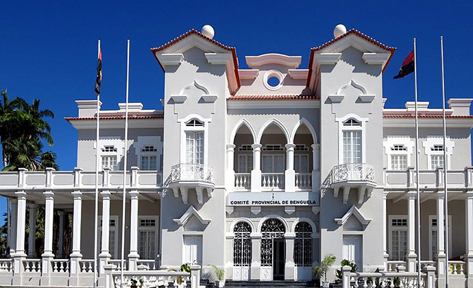 Benguela's streets are laid out with ornate colonial buildings © David Stanley, Wikimedia Commons