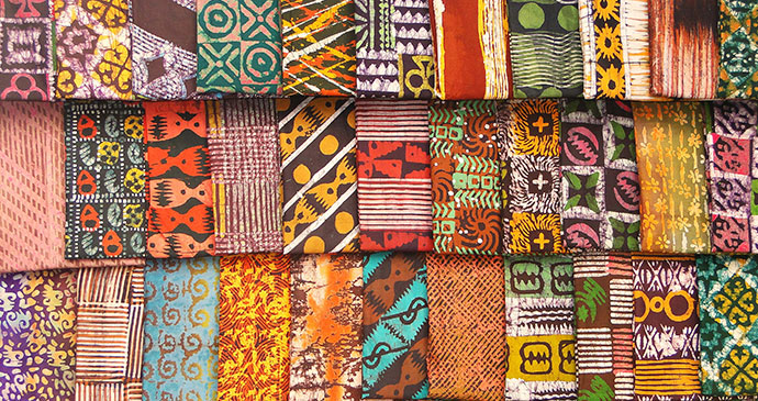 Kente cloth for sale in Kumasi, Ghana © Adam Jones, Wikimedia