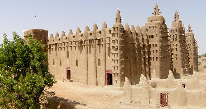 Djenne Mosque Mali BluesyPete Wikimedia Commons