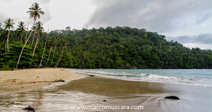 Praia de Micondó in São Tomé, São Tomé and Príncipe by Marco Muscarà, www.marcomuscara.com