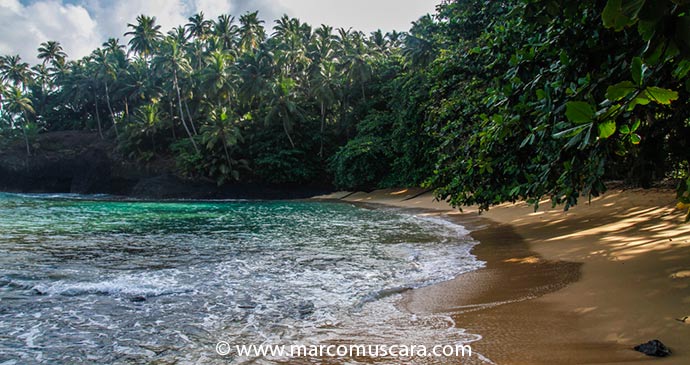 Praia Piscina in São Tomé and Príncipe by Marco Muscarà, www.marcomuscara.com