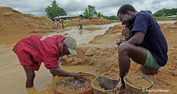 Diamond mining in Koidu Sierra Leone by Katrina Manson