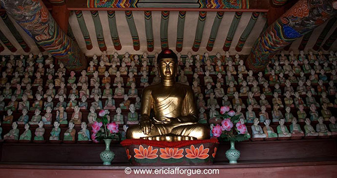 Temple in Kaesong by Eric Lafforgue