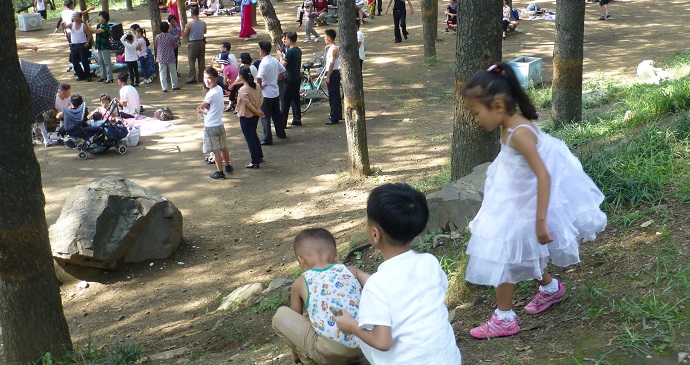 Family picnics on National Day, North Korea © Hilary Bradt