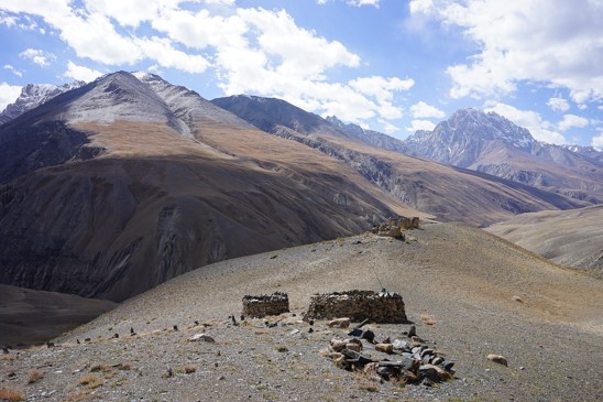 Burial tombs Kyrgyzstan © Jonny Duncan