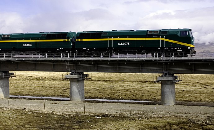 Qinghai–Tibet railway Tibet China by Jan Reurink CC-BY