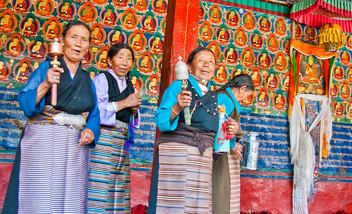 Tashilhunpo Monastery Shigatse Tibet China by Antoine Taveneaux CC-BY-SA