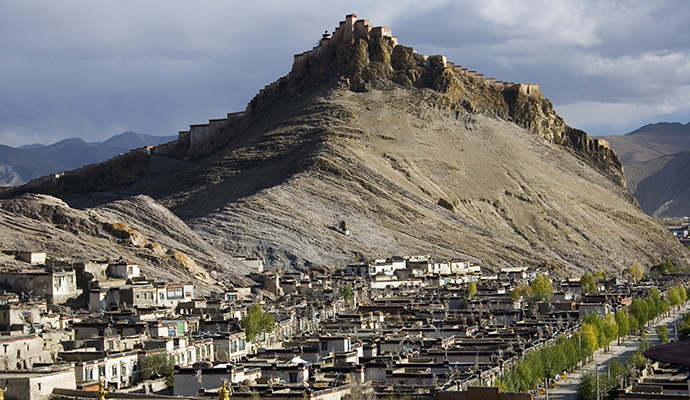 Gyantse Shigatse Prefecture Tibet China by Steve Allen, Dreamstime