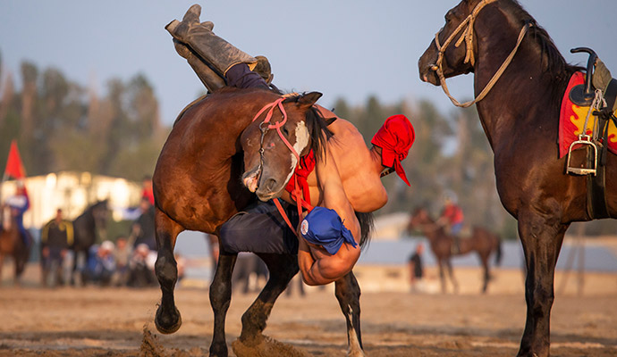 er enish, World Nomad Games, Kyrgyzstan by Katiekk, Shutterstock