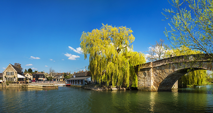 River Thames, Lechlande, Cotswolds, England by allou, Shutterstock