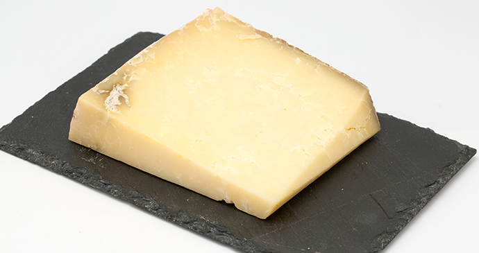 Montgomery's cheddar Somerset by Pierre-Yves Beaudouin Wikimedia Commons