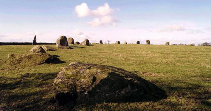 Long Meg and her Daughters stone circle Cumbria UK by Tumulus, Wikimedia Commons