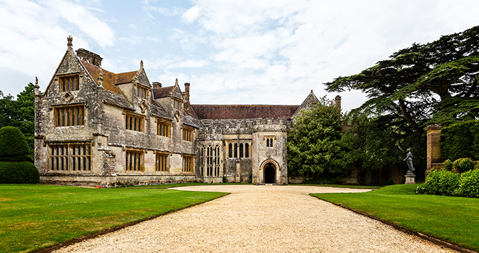 Athelhampton hall, Dorset, England, British Isles © Nigel Jarvis, Shutterstock